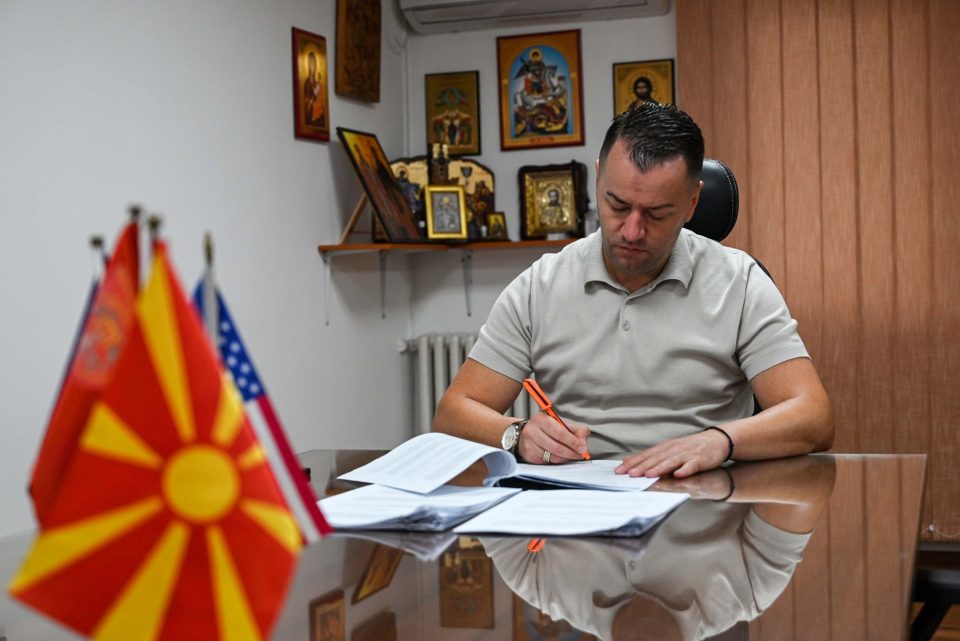 Стефковски: Потпишани договори за комплетна реконструкција на 10 улици