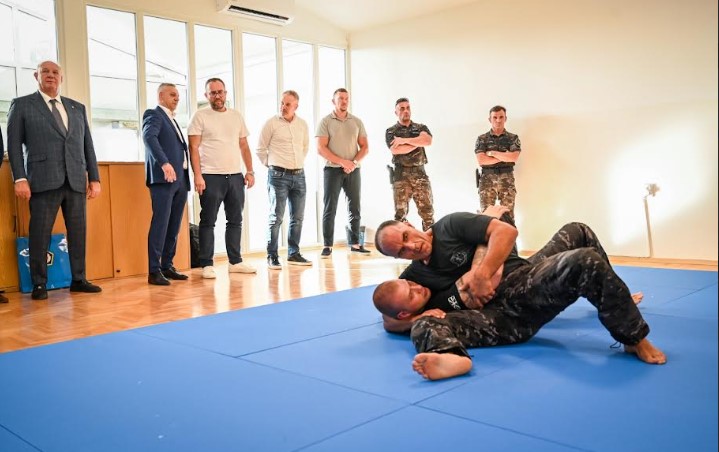 Тошковски: Вложуваме во нашите луѓе-џудо тренинг сесии со врвен тренер кој тренира полициски и армиски специјални единици