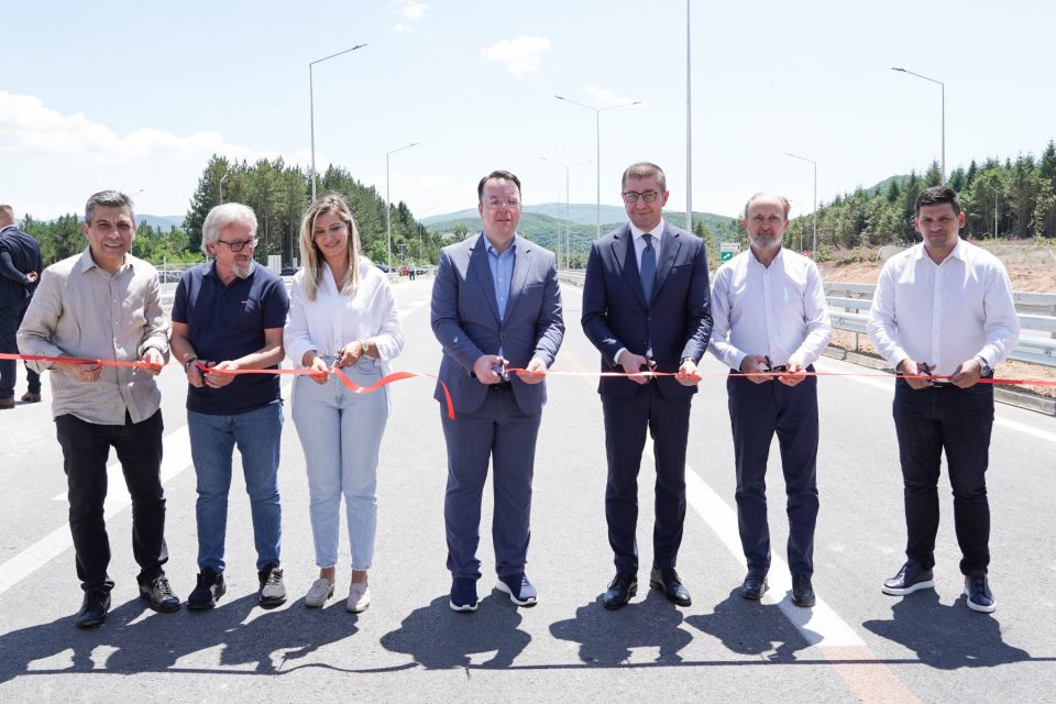 ВИДЕО: Пуштени во употреба првите 20 километри од автопатот Кичево – Охрид