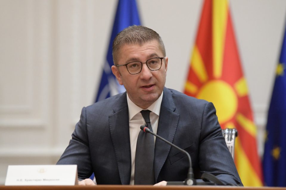 Премиерот Мицкоски утре на презентација на новопристигнатата опрема од САД