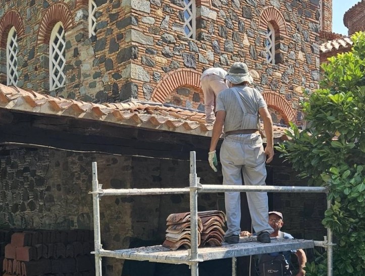 Почнаа подготовките за конзервација на покривната конструкција на Манастирскиот комплекс „Свети Леонтиј“ во Водоча