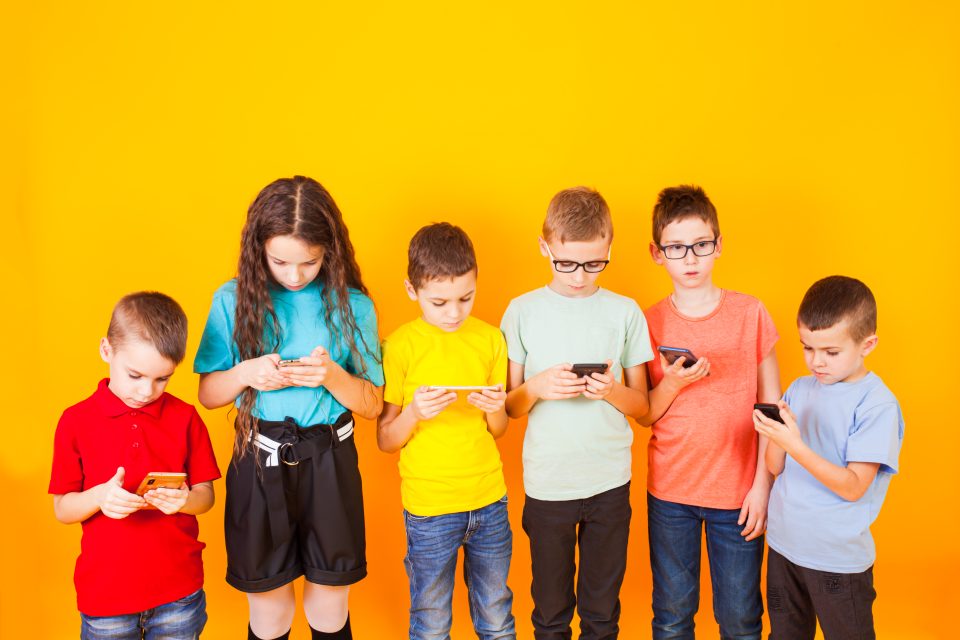 Пет европски земји ќе тестираат апликација за онлајн проверка на возраста