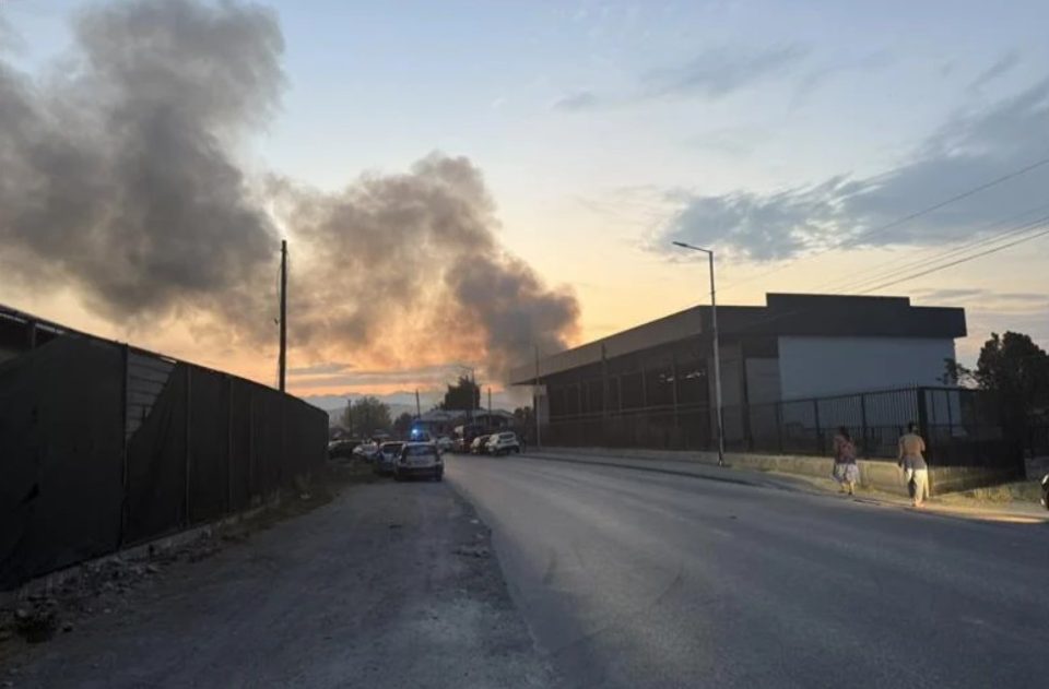 Голем пожар во скопско Злокуќани, зафaтени неколку куќи (ВИДЕО)