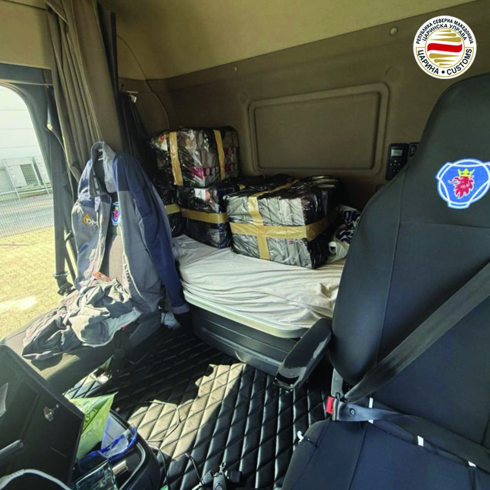 (ФОТО+ВИДЕО) Разоткриена мрежа на шверц на цигари – против пет сторители поднесена кривична пријава