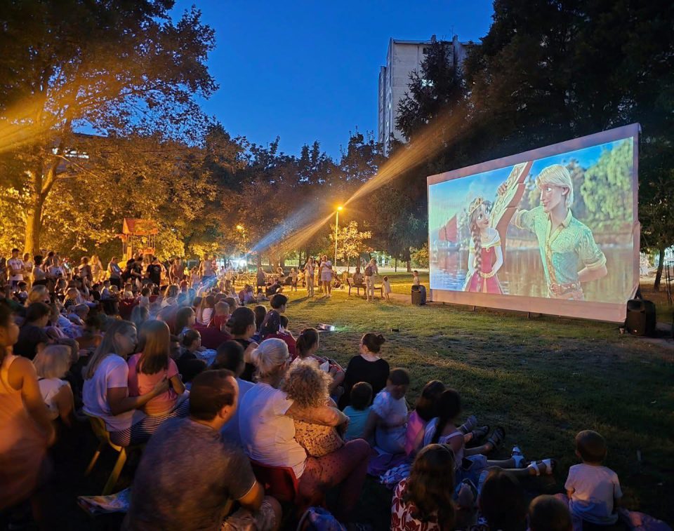 Со голема посетеност започна Кино на отворено во Кисела Вода
