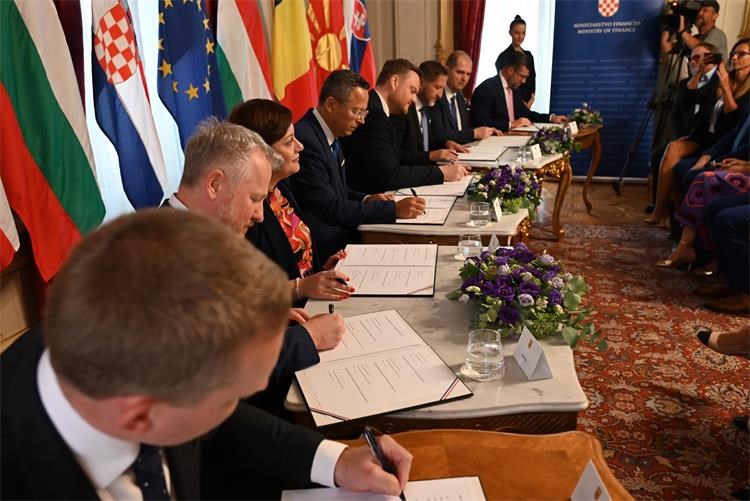 Димитриеска-Кочоска во Загреб- Потпишан Меморандумот за разбирање и соработка насочена кон развој на пазарите на капитал во земјите од Централна и Југоисточна Европа