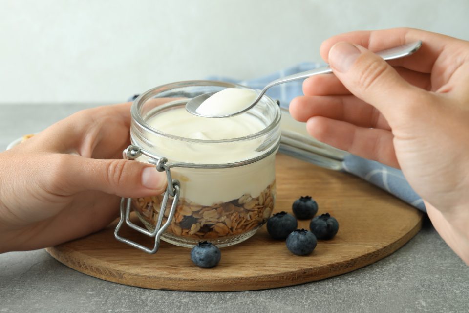 Еден млечен производ може да помогне во топењето на салото од стомакот