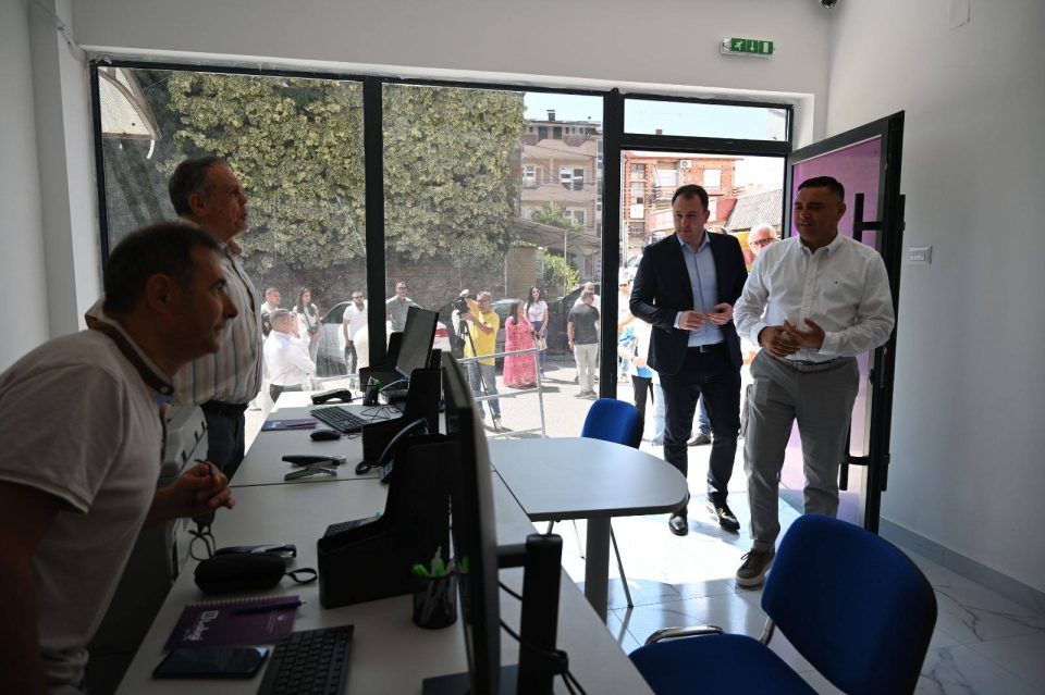 Андоновски и Јанчев го означија почетокот на работата на новиот Центар за услуги во Кавадарци