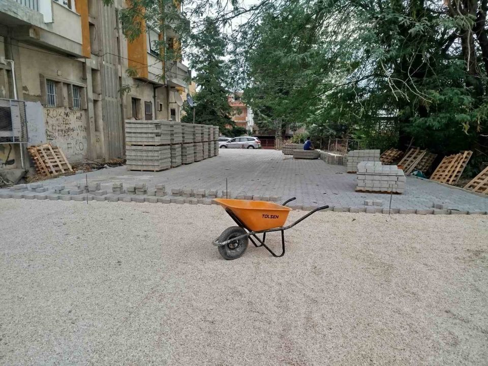 Запуштен простор во Ѓорче станува нов паркинг за потребите на жителите