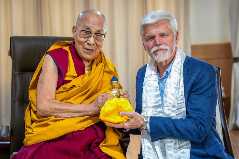 Кина ги прекина односите со чешкиот претседател бидејќи се сретнал со Далај Лама