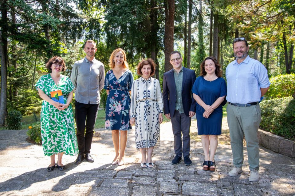 Сиљановска-Давкова ги прими виолинистот Џек Либек и пијанистката Катја Апекишева