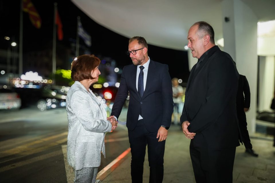 Сиљановска-Давкова: Струга е поетска република што гради мостови и го менува светот