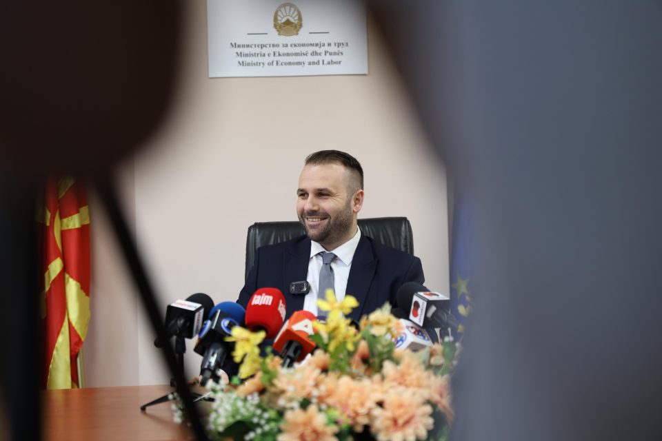 Дурмиши: Обезбедуваме попусти до 15 отсто за училишен прибор, вистинска поддршка за семејствата пред школската година