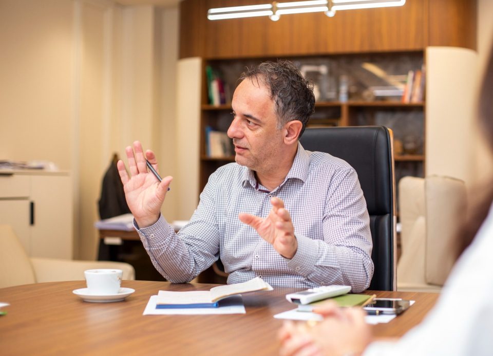 Почитувањето на професионалниот интегритет на здравствените работници е задолжително, исто како и почитта кон правата на пациентите