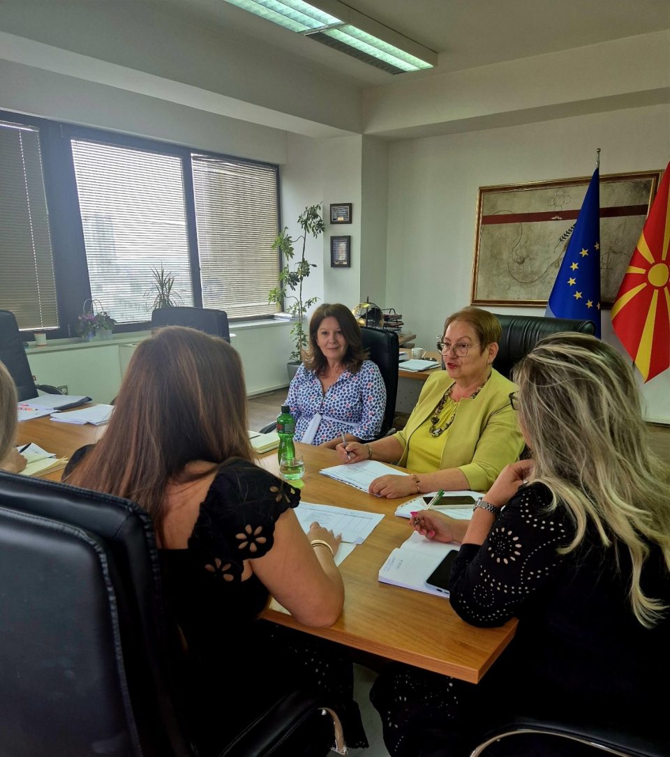 МОН објави два повика за ангажирање на ромски образовни медијатори – за првпат и во средно образование