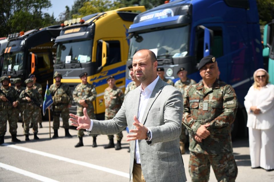 Мисајловски до војниците: Бидете горди Македонци, покажете што значи Македонија! (ВИДЕО)