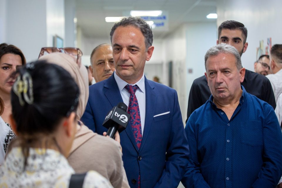 Алиу во Гостивар: Болницата е зајакната со кадар, нова опрема и реконструкција на неколку одделенија