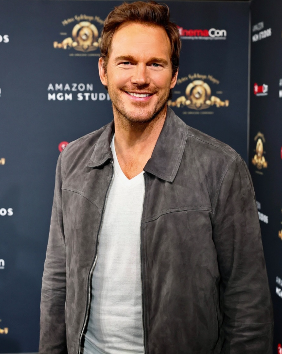 Крис Прат во одбрана на министерот Кенеди: Не мора партијата да ми го одредува секој став