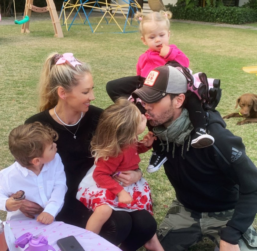 Ана Курникова и Енрике Иглесијас го очекуваат четвртото дете