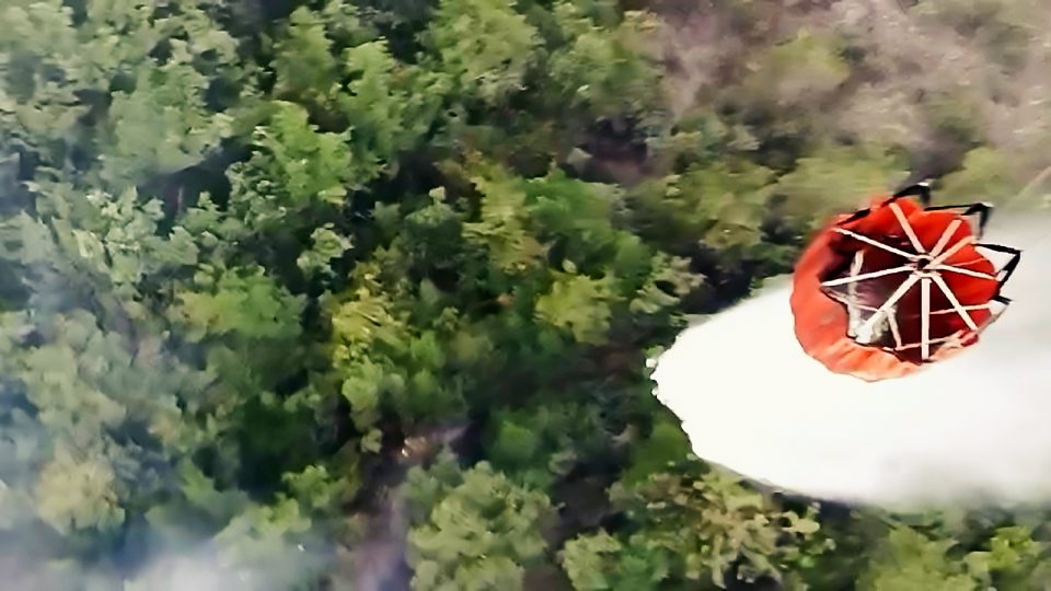 Активни шест пожари, три под контрола