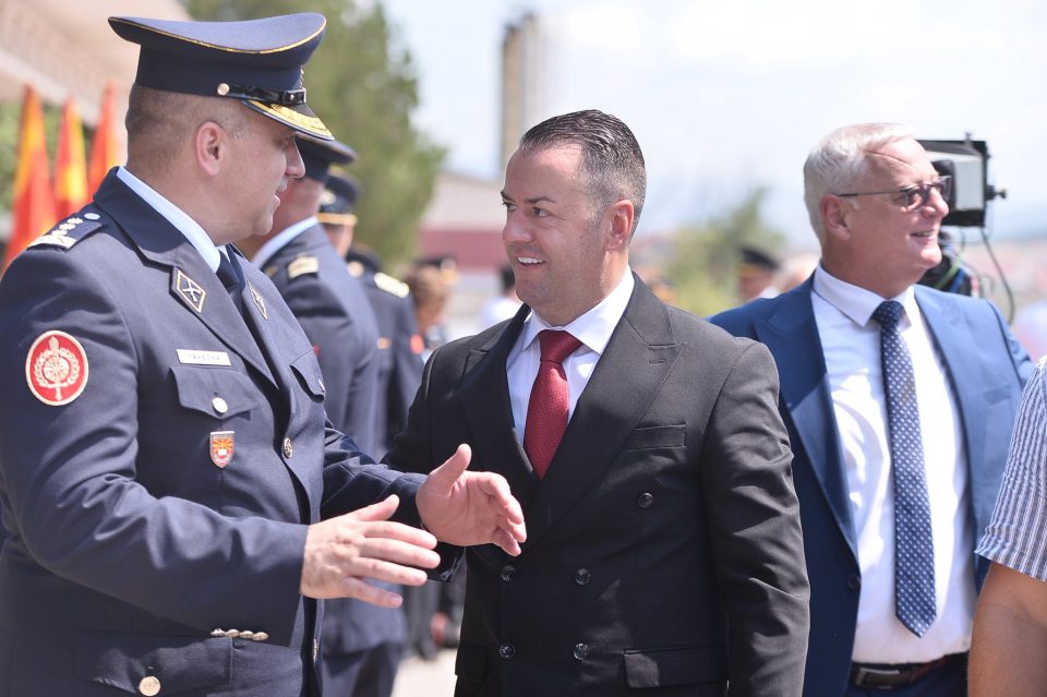 Стефковски: Се поклонувам пред секој војник кој со гордост ја носи униформата на Македонија