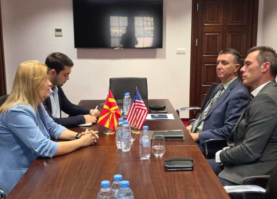 Божиновска се сретна со новоименуваниот економски аташе на Амбасадата на САД во Македонија