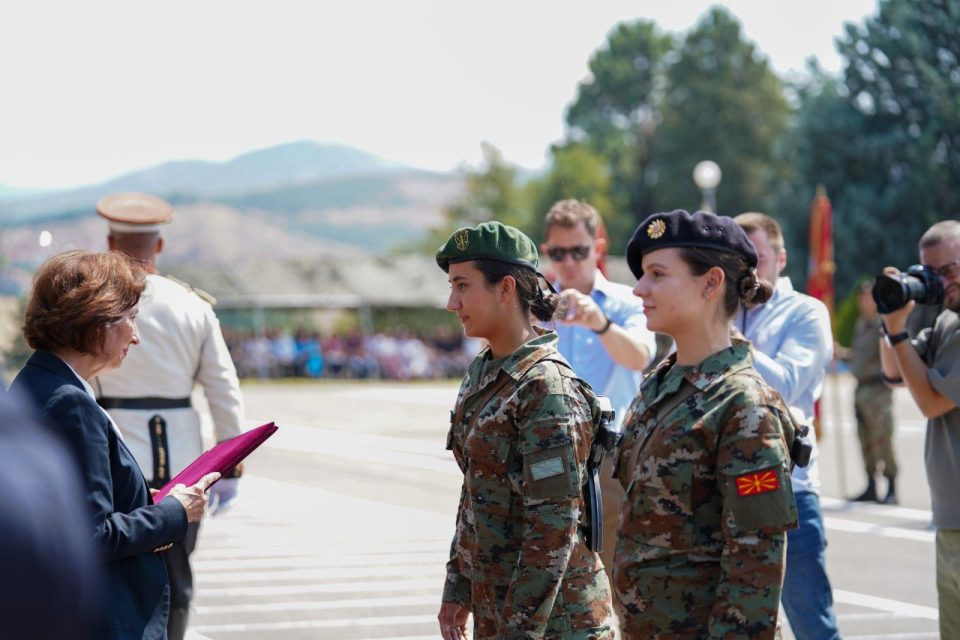 Сиљановска-Давкова: Повеќе од три децении, Армијата ја пишува својата приказна како вистински чувар на татковината