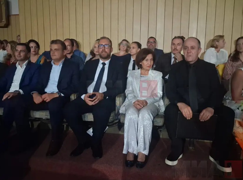 Сиљановска-Давкова: Поетите го менувале и сѐ уште можат да го менуваат светот