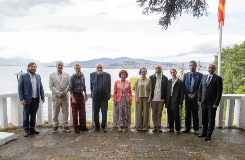 Сиљановска Давкова се сретна со делегација на раководството на Струшките вечери на поезијата