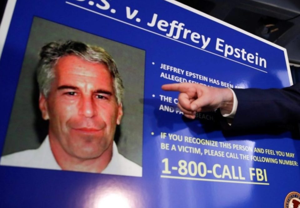 Притисок од американски конгресмени врз поранешниот принц Ендру да ги открие своите врски со Епштајн