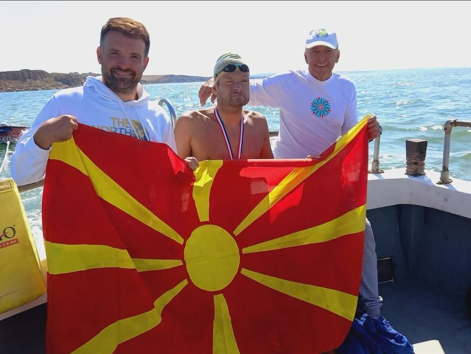 ФОТО: Поп Ацев е петтиот Македонец што го преплива Ла Манш