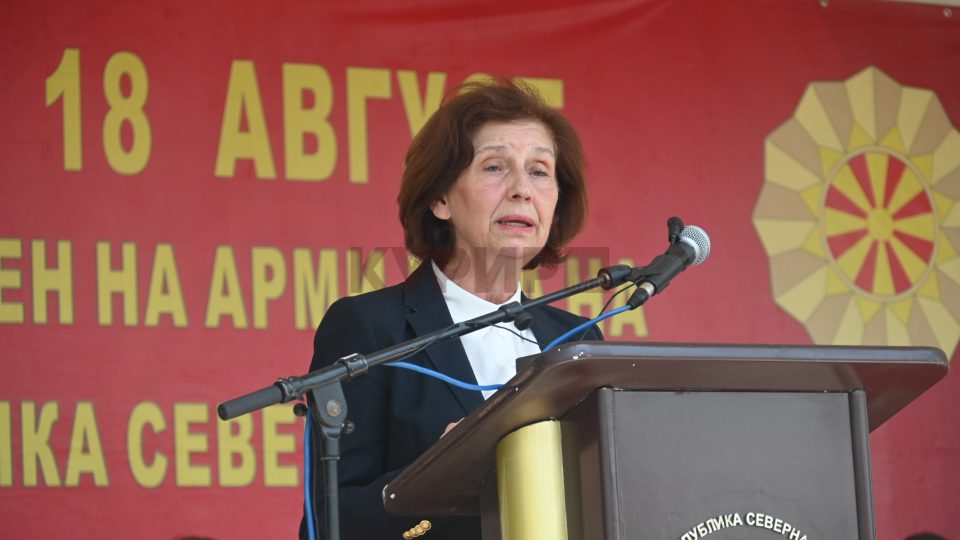 Сиљановска-Давкова: Армијата е столб на стабилноста и мирот, преку три децении ја пишува својата приказна како вистински чувар на татковината