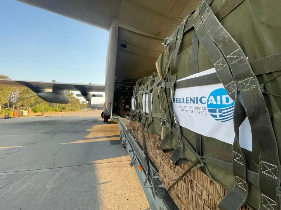 Авиони на грчкото воено воздухопловство исфрлиле 8,5 тони основни прехранбени производи во Газа