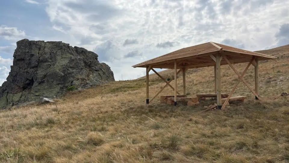 Поставени шест засолништа на подрачје на Националниот парк Шар Планина