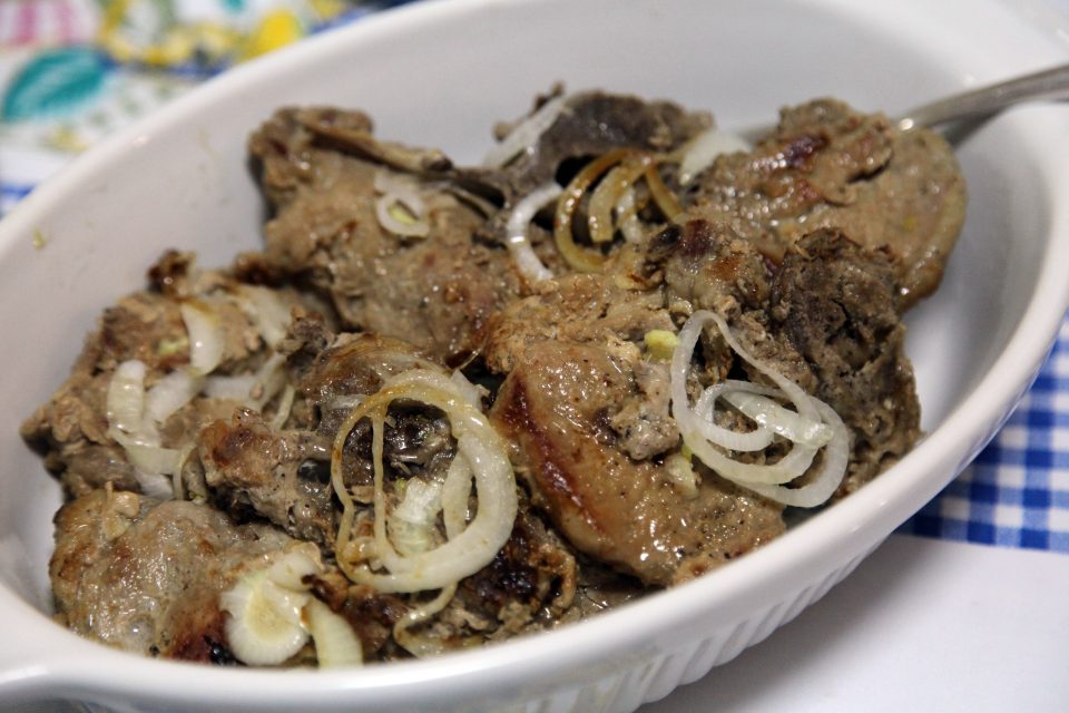 Пилешки џигерчиња со кромид