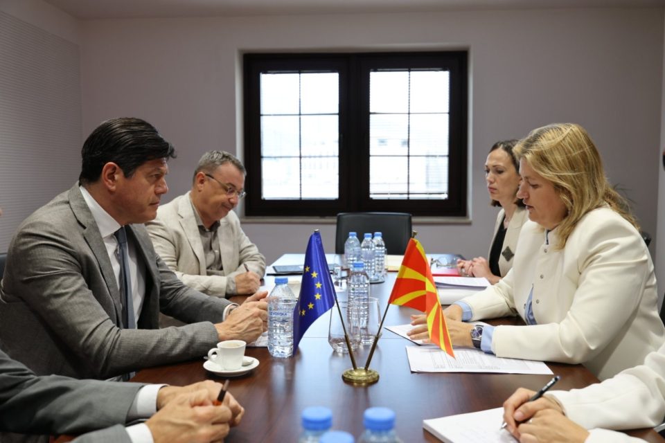 Средба Божиновска – Рокас: Поддршка од ЕУ за ефикасна енергетска политика