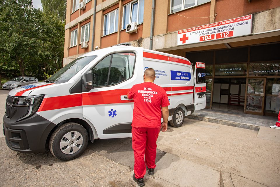 ТАВ Македонија донира целосно опремено амбулантно возило на Општата болница во Кочани
