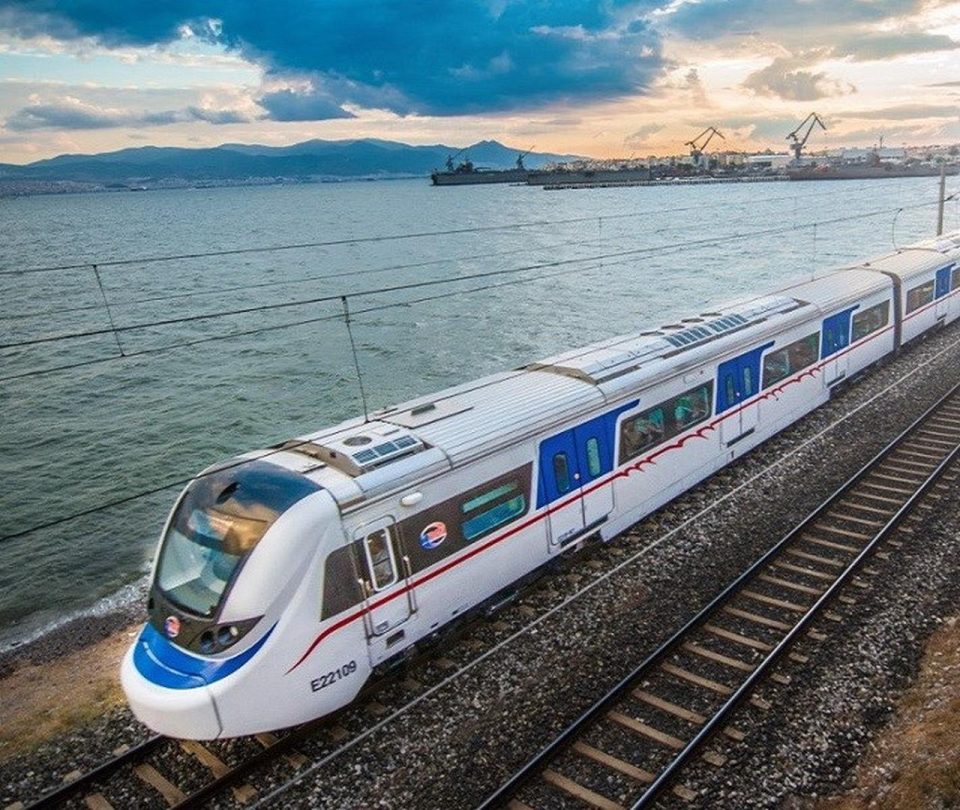 Синдикатите на јавниот сектор во Турција во штрајк – блокиран транспортот во Измир