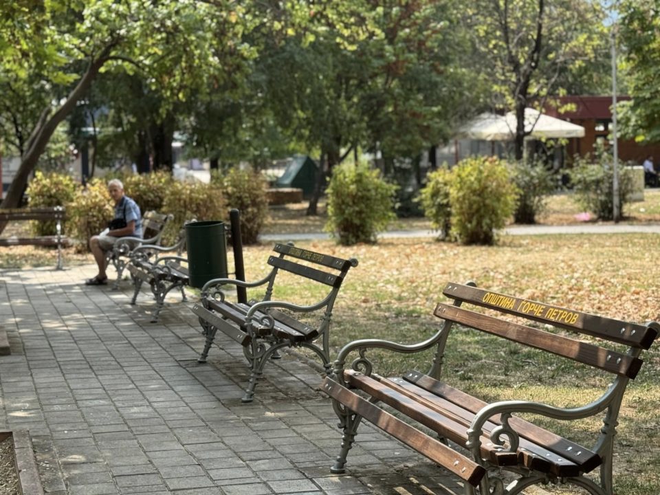 ВИДЕО: Обновени 70 клупи низ Ѓорче Петров