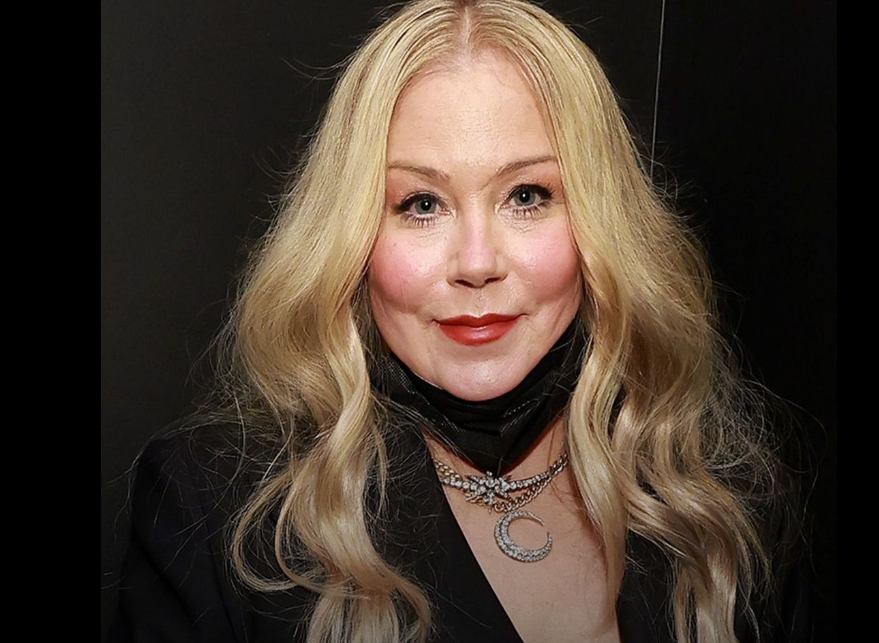 Врескала од болки: Кристина Еплгејт згрижена вo болница