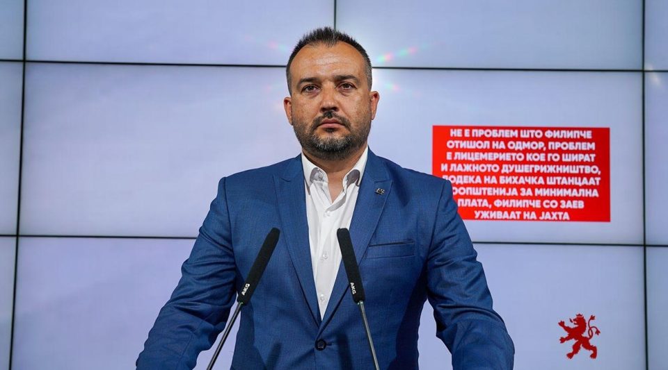 Лефков: Додека на Бихачка штанцаат соопштенија за минимална плата, Филипче со Заев уживаат на јахта