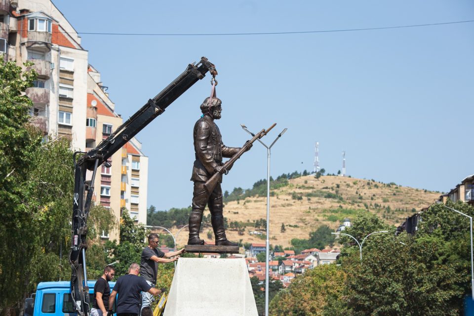 ВИДЕО: Во Битола поставен споменик на познатиот македонски војвода Александар Турунџев