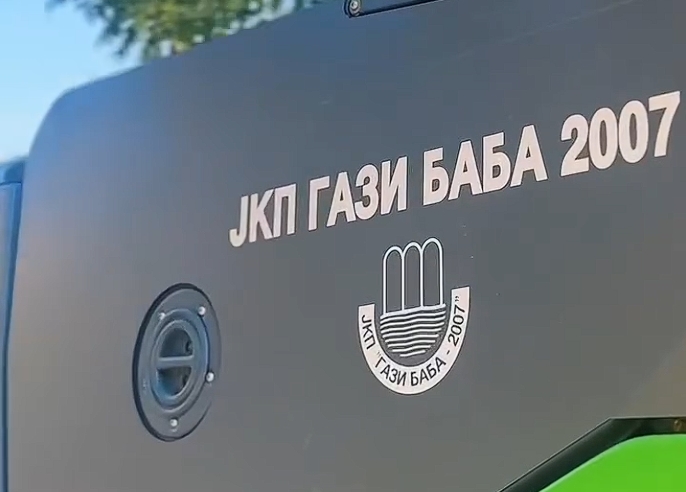 Општина Гази Баба набави ново возило-метларка, веќе чисти на терен