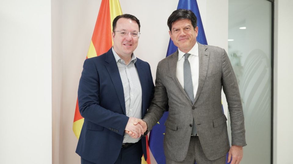 Средба на Николоски и Рокас