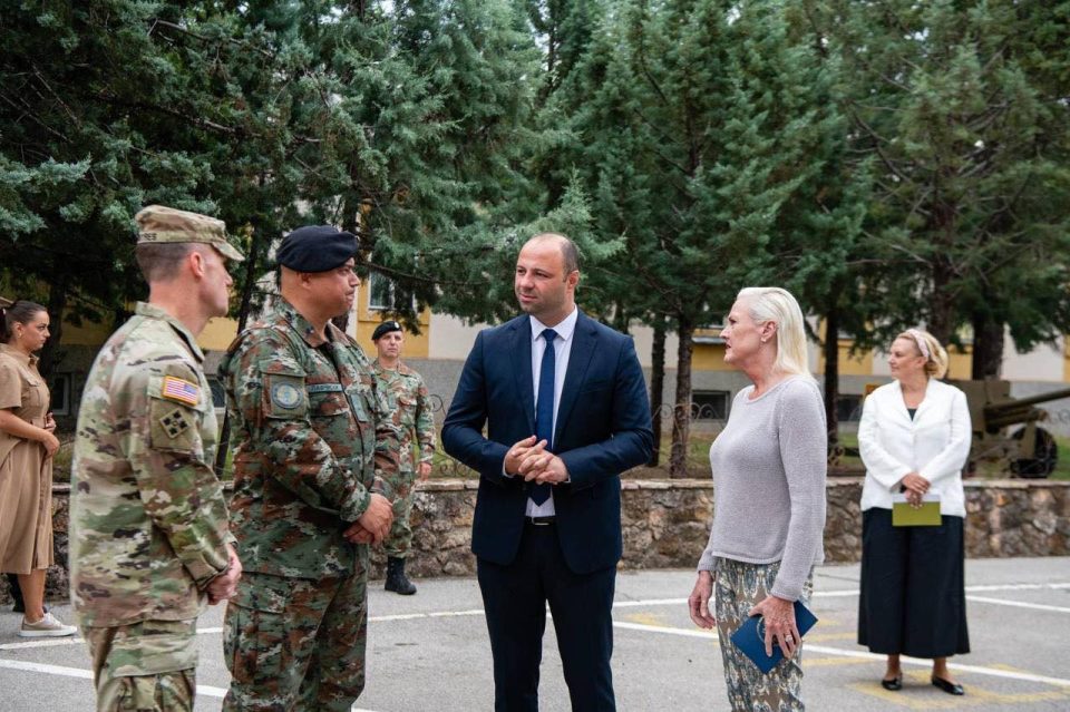 Агелер: Новите возила претставуваат олицетворение на постојаната поддршка на САД на Македонија
