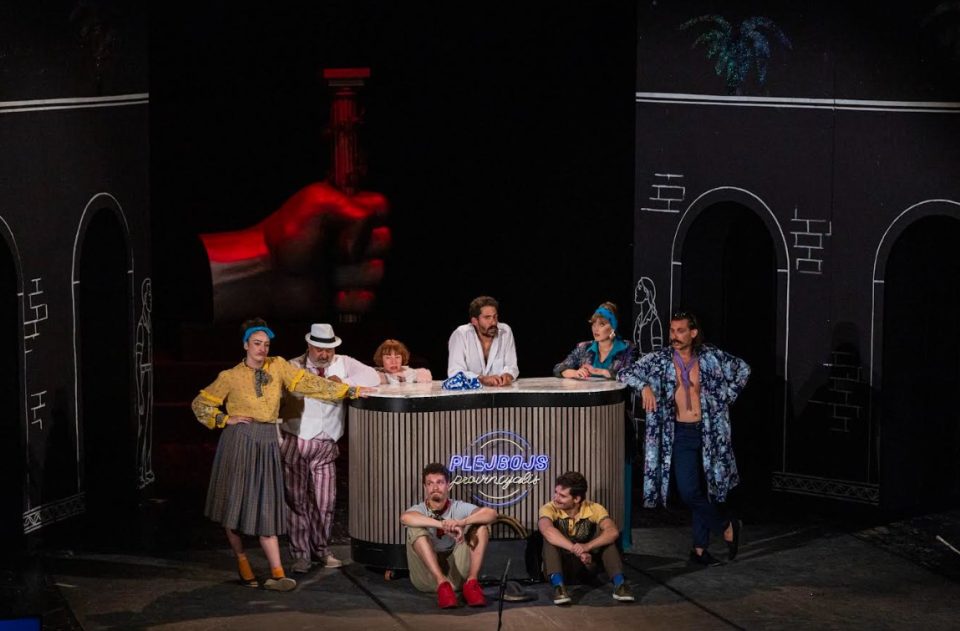 Драмски театар Скопје со „Плејбоите…“ гостува на фестивалот РУТА на Бриони