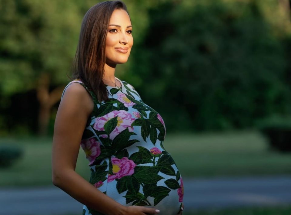 Александра Пријовиќ блеска во деветтиот месец од бременоста