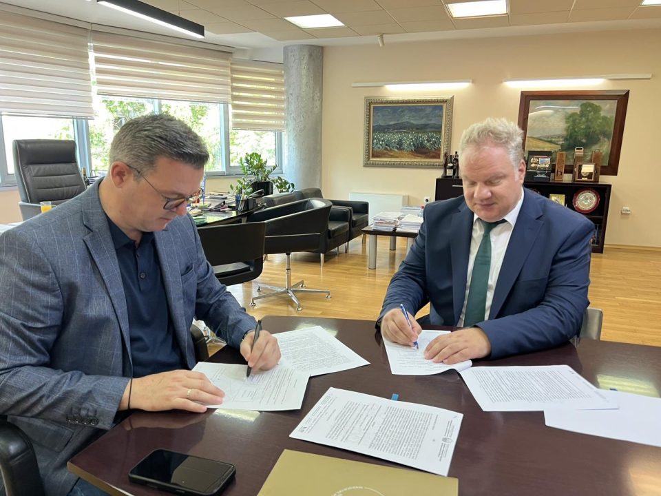 Министерот Трипуновски потпиша договор за финансиска поддршка на ЈП „Национални шуми” во износ од 48 милиони денари