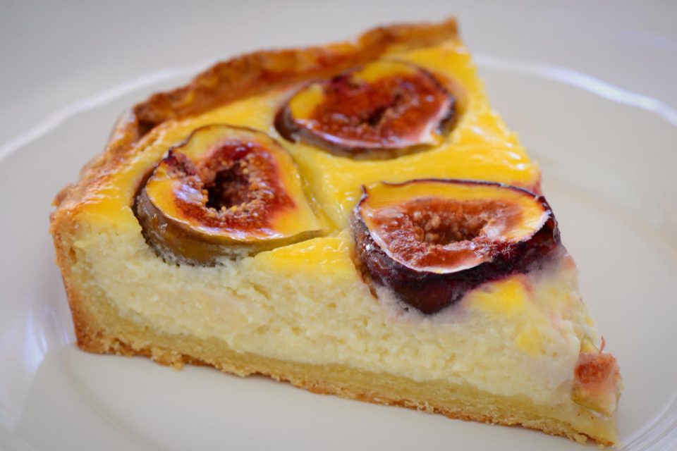 ПУДИНГ КОЛАЧ СО СМОКВИ: Кремаст, лесен и вкусен