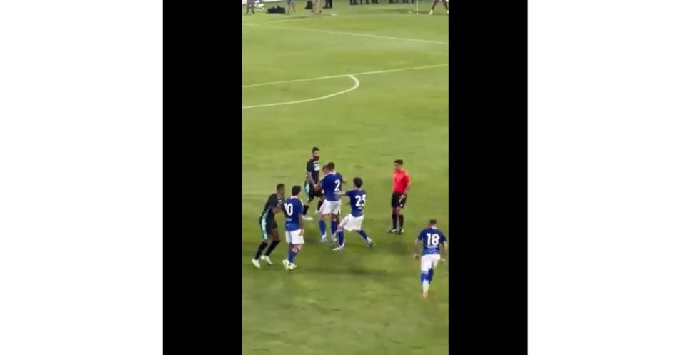 ВИДЕО: Жестока тепачка на натпреварот Комо – Бетис